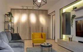 Chanttal Luxury - University